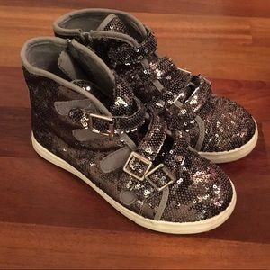 Justice Shoes - 🎀 Justice Silver Sequence Sneakers Sz 3, like new Justice Shoes - 🎀 Justice Silver Sequence Sneakers Sz 3, like new